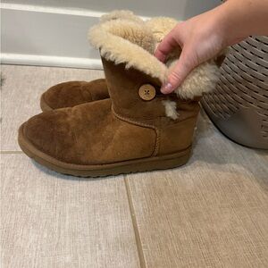 Women’s Uggs size 6 Bailey Button